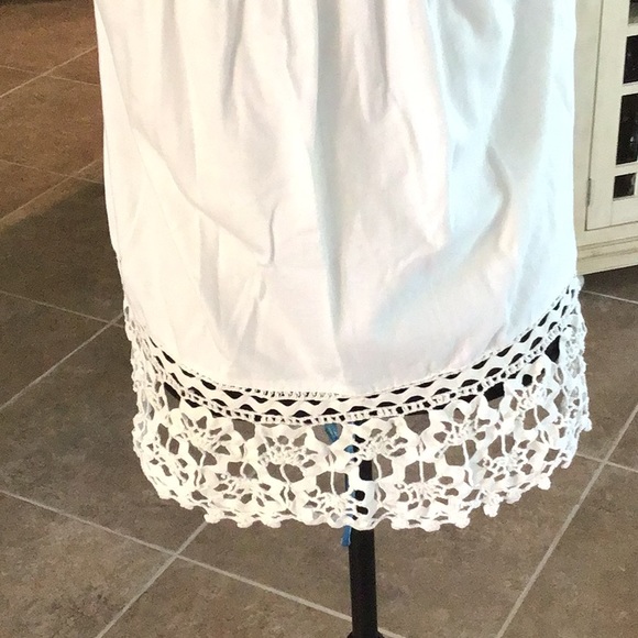 Anthro top, white, crochet bottom, size medium - Picture 6 of 7